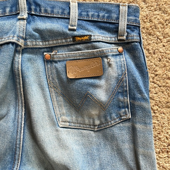 Custom distressed Wrangler jeans - Picture 9 of 12